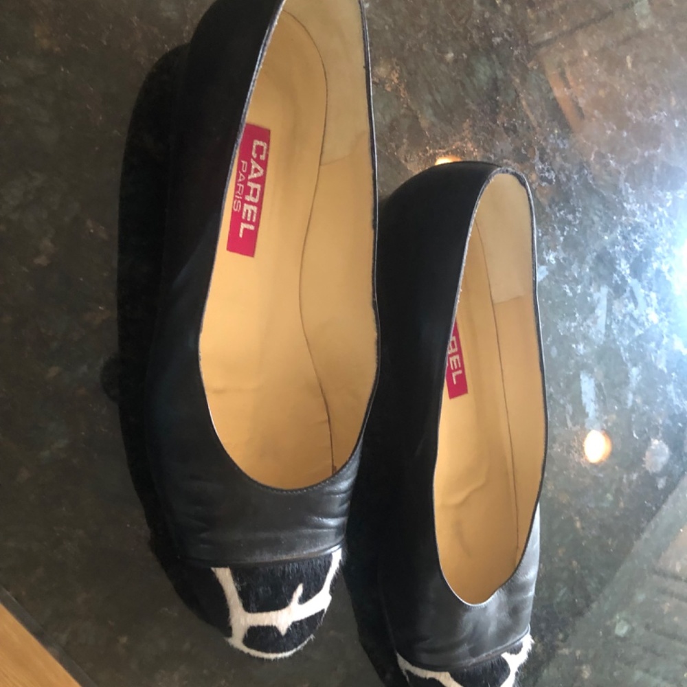 Carel Paris spectator flats.  Black leather with black/cream anima print cap toe - Picture 2 of 4